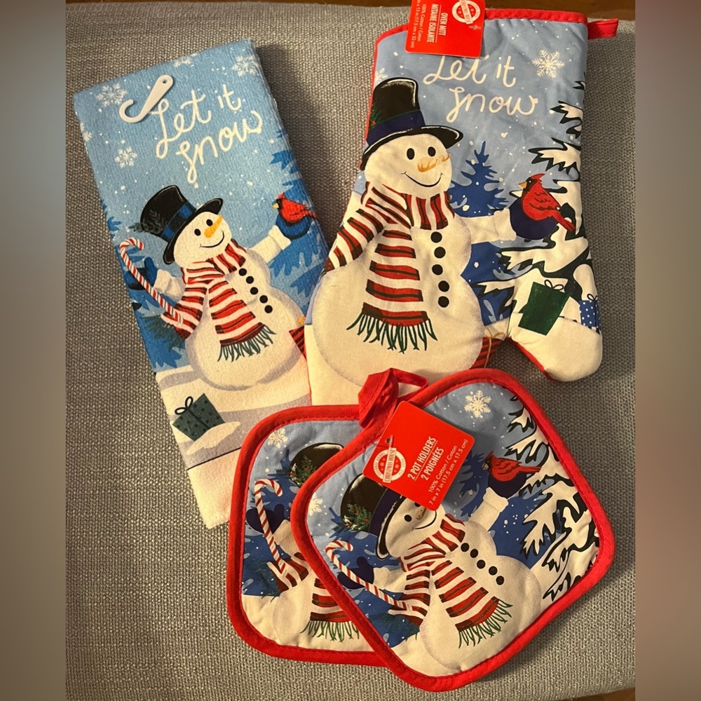 Christmas Kitchen Set, 4 Pieces NWT